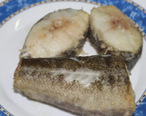 Foto del paso 1 de la receta: Bacalao fresco con gambas en salsita