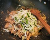 รูปขั้นตอนการทำที่ 4 ของ ผัดเผ็ดไก่กระวาน