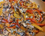 A picture of step 4 of Mussels with Ham, Peppers and dry Rosé Wine.