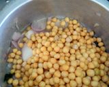 A picture of step 2 of Matar masala.