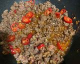 Gambar langkah 3 resipi Tumis terung bersama daging kisar.