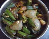A picture of step 5 of Bhindi do pyaza.