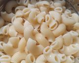 A picture of step 1 of Chilli Mushroom Pasta.