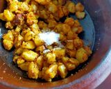 A picture of step 4 of Rasile Aloo.