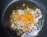A picture of step 2 of Spagetti with cabbage sauce.