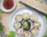 Foto langkah ke 5 dari resep Sushi roll crabstick.