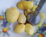 عکس مرحله 1 از دستور سمبوسه گوشت و سیب زمینی