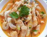 Hình bước làm 3 của món Lườn cá hồi kho hành ớt