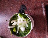 A picture of step 2 of Green Chutney.