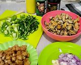 Foto langkah ke 2 dari resep Oseng Kerang Cabe Hijau.