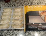 Foto del paso 3 de la receta: Lomos de merluza con salsa de almendra y Gyozas de pollo