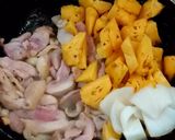 รูปขั้นตอนการทำที่ 4 ของ ไก่ผัดสัปรด