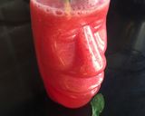 A picture of step 2 of Watermelon strawberry juice.