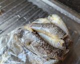 Hình bước làm 1 của món Cá bống biển kho mặn