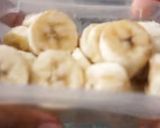 A picture of step 1 of Banana and coffee drink.