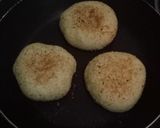 Foto langkah ke 7 dari resep English Muffin.