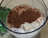 Foto langkah ke 2 dari resep Chocolate Banana Smoothie.