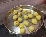 A picture of step 3 of Potato cheese balls.