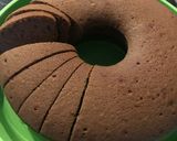 Foto langkah ke 8 dari resep Bolu Coklat Putih Telur panggang.