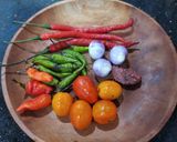 Foto langkah ke 1 dari resep Sambal Dadak Khas Sunda.