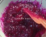 Foto langkah ke 8 dari resep Dragon Fruit Chocolate Cake.