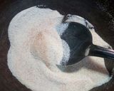 A picture of step 1 of Rava upma.