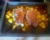 Foto del paso 4 de la receta: Chuletas aguja de cerdo al horno con patatas