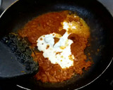 รูปขั้นตอนการทำที่ 3 ของ ไก่ผัดพริกแกงใส่กระเจี๊ยบ