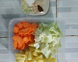 Foto langkah ke 2 dari resep Sup Udang Sayur praktis.