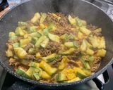 Une image de l'étape 9 de Haricots verts au bœuf, courgettes et curry.