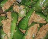 भरवां मिर्च(bharwa mirch recipe in hindi) रेसिपी चरण 2 फोटो