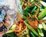 A picture of step 7 of Achari Bhindi masala.