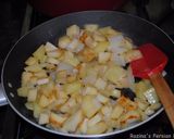 A picture of step 2 of Parsnip soup with potatoes.