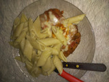 Milanesas de pollo a la napolitana con fideos