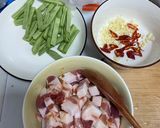 รูปขั้นตอนการทำที่ 1 ของ หมูผัดพริกแกง