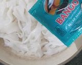 Foto langkah ke 4 dari resep Kwetiau Sosis.