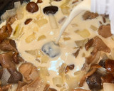 Foto del paso 3 de la receta: Pasta cremosa de tinta de calamar y setas
