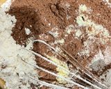 Foto langkah ke 3 dari resep Banana Choco Muffin.