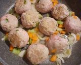 Foto del passaggio 2 della ricetta Bucatini con polpette al pomodoro e cacio-ricotta