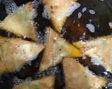 A picture of step 3 of Qeemay k fried samosay.