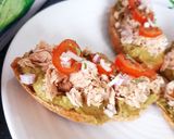 Une image de l'étape 2 de Toasts crème d'avocat 🥑 et thon 😋.