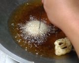 Foto langkah ke 4 dari resep Kembang Goyang/ Kembang Layang.
