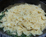 Foto del paso 4 de la receta: Pasta con salsa de queso, espinacas y pollo