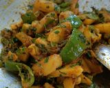आलू शिमला मिर्ची (aloo shimla mirch recipe in Hindi) रेसिपी चरण 3 फोटो