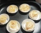 Foto langkah ke 6 dari resep Apple Rose Pie.
