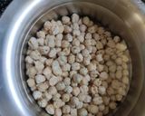 A picture of step 1 of Punjabi Chole.