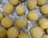 Foto langkah ke 4 dari resep Klepon Labu Kuning.