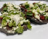 Foto del paso 3 de la receta: Sopes de maiz azul con chorizo