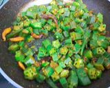 A picture of step 5 of Bhindi fry.