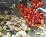 Foto langkah ke 2 dari resep Telur Kentang Tumis Kecap.